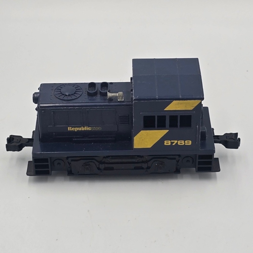 Vintage Lionel 8769 Republic Steel Diesel Switcher Locomotive O Gauge Untested